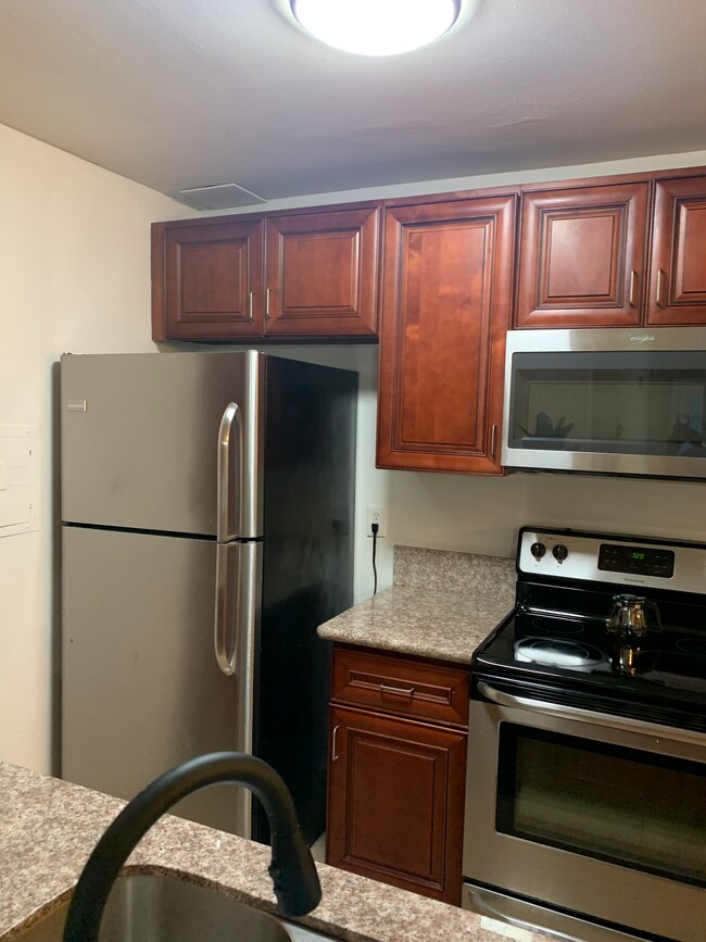 Building Photo - 5460 White Oak Ave