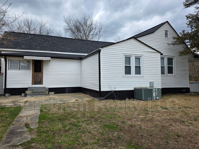 Building Photo - 283 L R White Rd