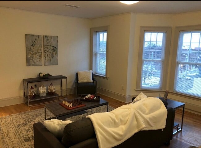 Building Photo - 900 E Fayette St