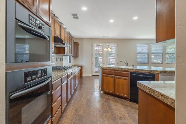 Building Photo - 6124 W Delaware Ct