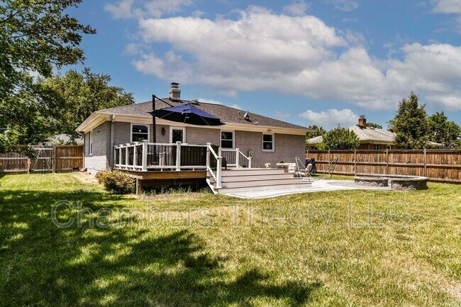 Building Photo - 1015 Woods Pl