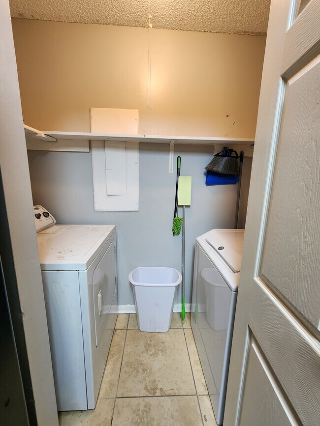 Building Photo - 455 Alt 19