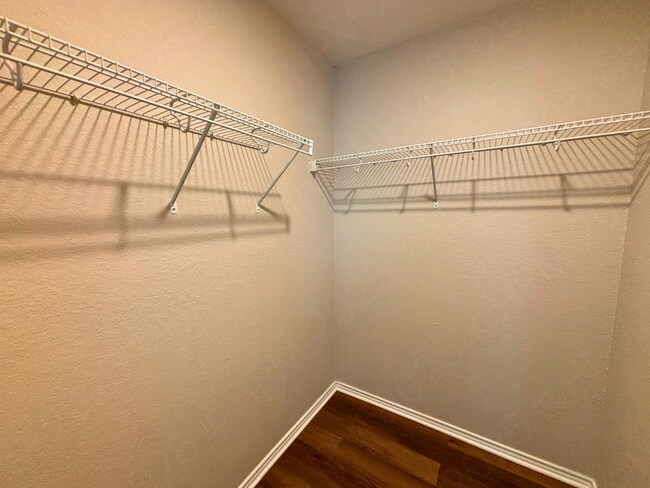 Building Photo - 10330 Gibbons Creek