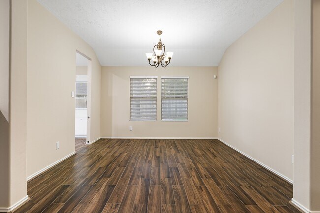 Building Photo - 26 S Vesper Bend Cir