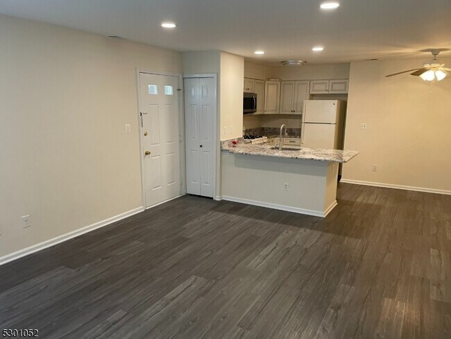 Building Photo - 181 Blew Ct