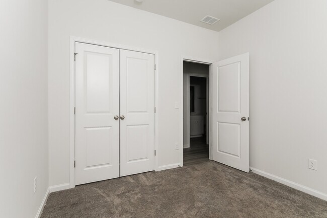 Building Photo - Beautiful Three Bedroom in Regal Farms