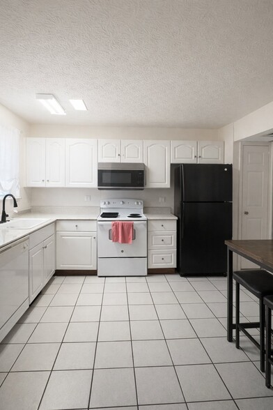 Building Photo - 6798 Collier Way