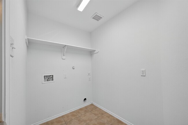 Building Photo - 1907 Meadow Edge Ln