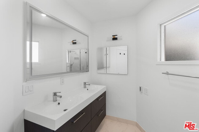 Building Photo - 11619 Francis Pl