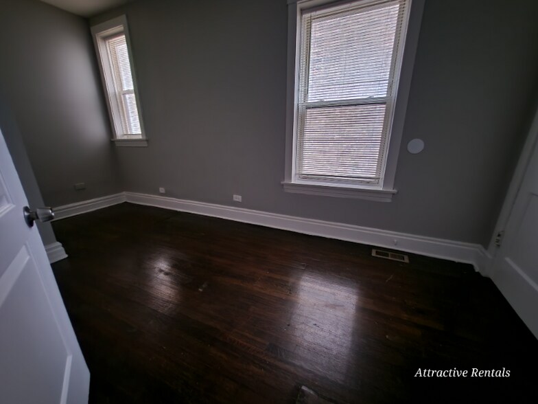 Building Photo - 6738 S Prairie Ave