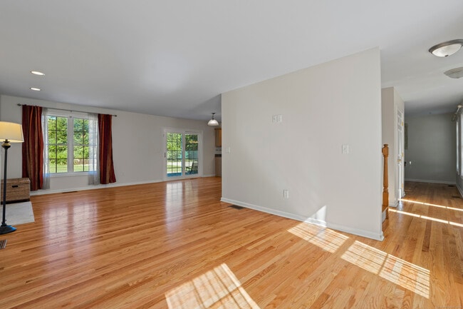 Building Photo - 802 Evergreen Ave