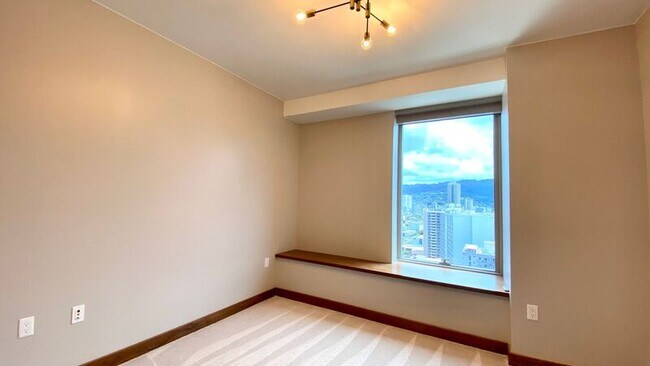 Building Photo - 1555 Kapiolani Blvd