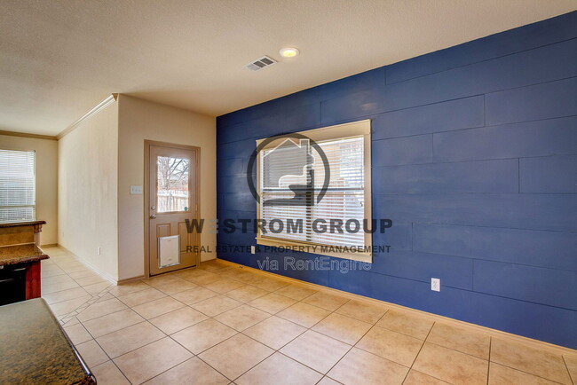 Building Photo - 3217 Hornbeam St