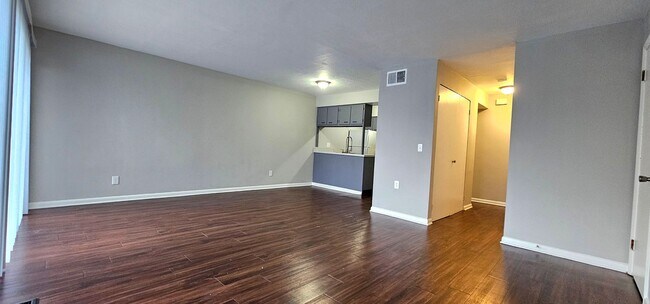 Building Photo - 3809 Briar Pl