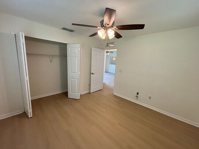 Building Photo - Emerald Point - Southwest Ocala | 3/2 1577 sqft