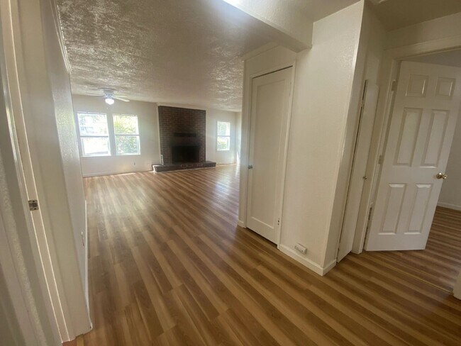 Building Photo - 310 Gregory Dr
