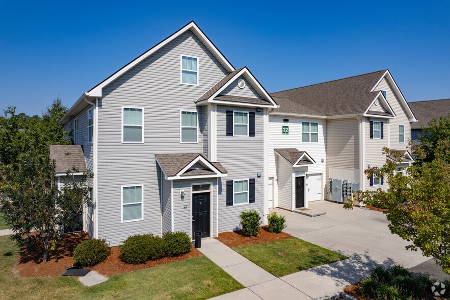 Primary Photo - Basswood Landing Apartments