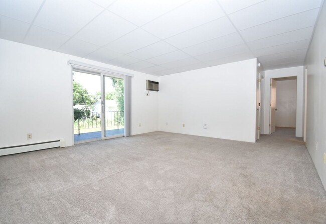Building Photo - Pet Friendly! Garden Level 2 Bedroom in a ...