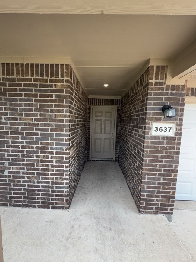 Building Photo - 3637 Silver Maple Ln