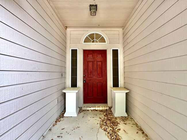 Building Photo - Charming 3/BR 2/BA One-Level Home with Fen...