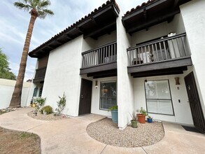 Building Photo - 1702 E Ocotillo Rd