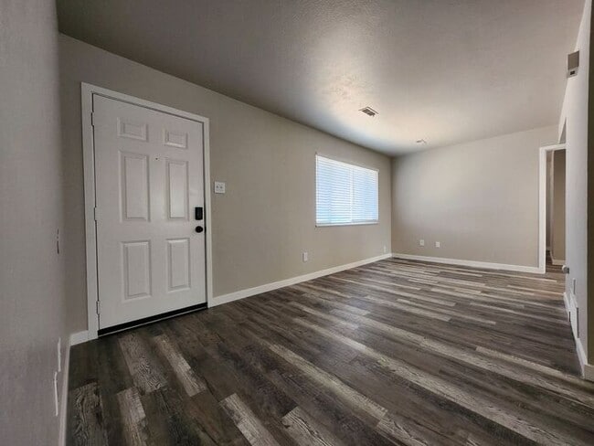 Building Photo - Remodeled 2-Bedroom | 1-Bathroom Upper-Lev...