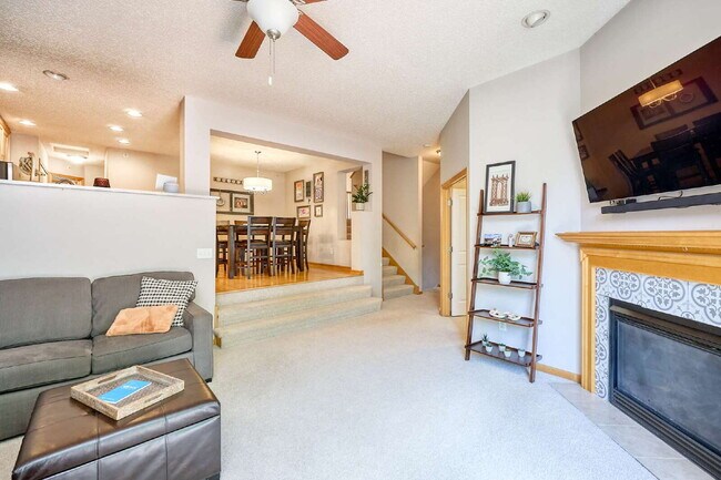 Building Photo - Spacious 4-Bedroom, 4 Bathroom Plymouth Townhouse with Cozy Fireplace - 2510 Sq Ft of Comfort!