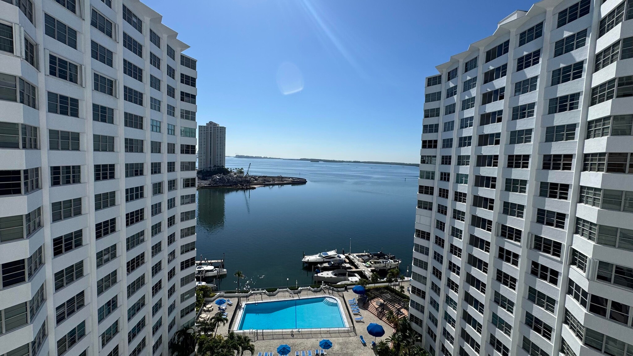 Building Photo - 825 Brickell Bay Dr