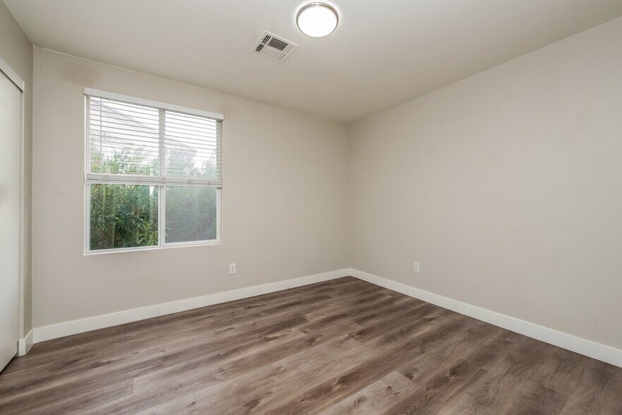 Building Photo - 523 Roberta Alecia Ave