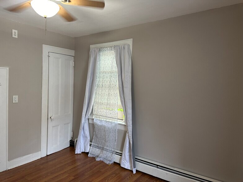 Building Photo - 918 W Camplain Rd