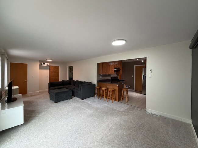 Building Photo - 5540 Fairview Ave