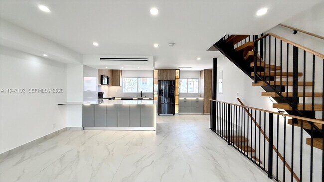 Building Photo - 3826 NE 171 St