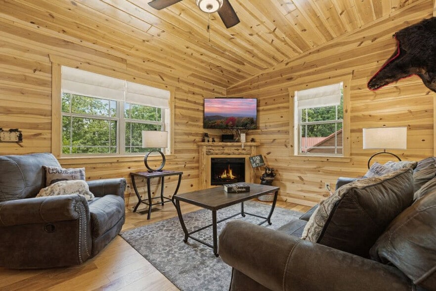 Building Photo - 1150 Pinyon Cir
