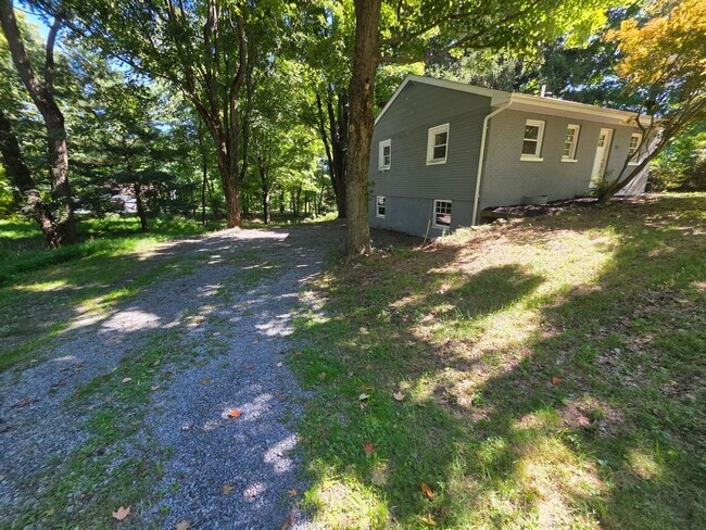 Building Photo - 102 Barbara Dr
