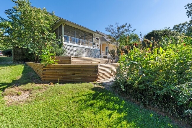 Building Photo - 1201 River Ridge Dr
