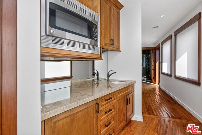 Building Photo - 1120 El Medio Ave