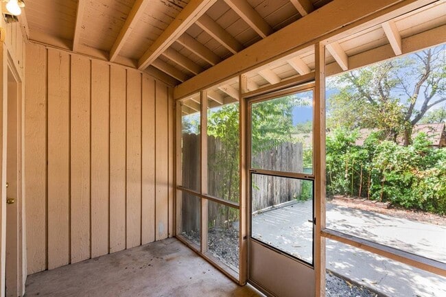 Building Photo - 2205 Lanier Dr