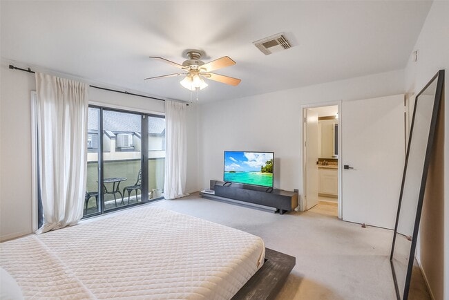 Building Photo - 1112 Bering Dr