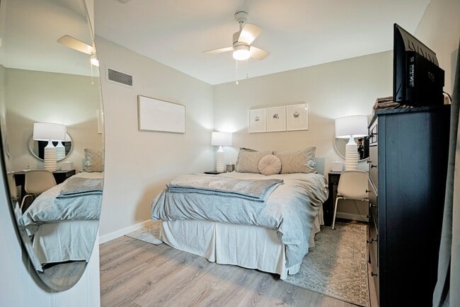 Building Photo - 413 SE Lana Ct