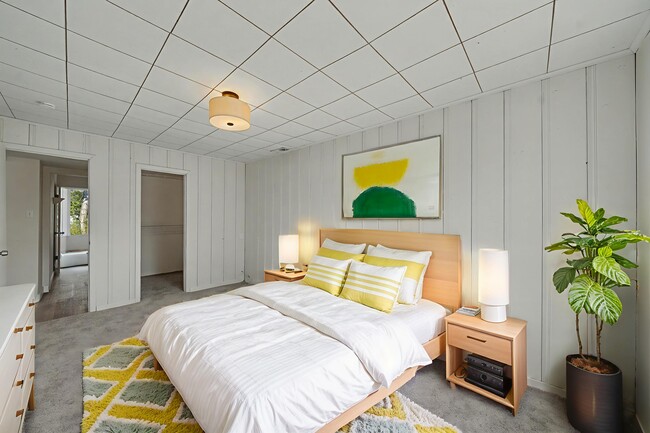 Building Photo - 5055 E Dartmouth Ave