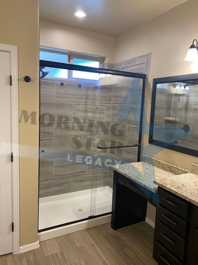 Building Photo - Beautiful 4 bed, 2 bath house move in ready! *military discount offered!