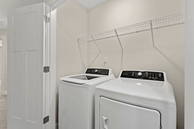 Building Photo - Perfectly Appointed Greenville Townhome 3bed/2.5 bath