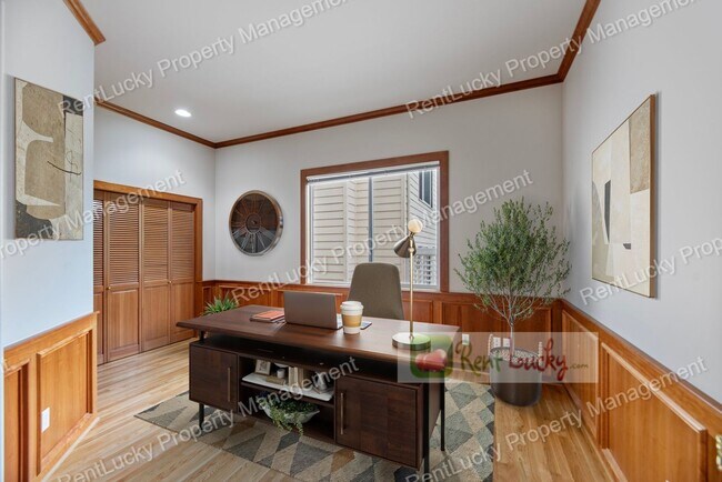 Building Photo - Like-New and HUGE 5-Bedroom Home in Prime Bellevue Location!!