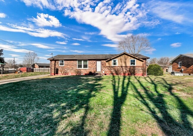 Building Photo - 215 Aster Dr