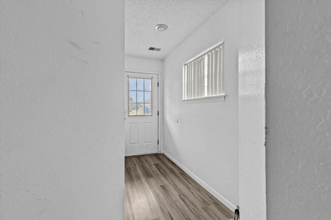 Building Photo - Charming Corner Condo in Fall Creek