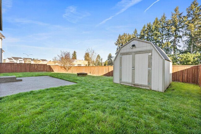 Building Photo - Updated and Spacious 3 Bed Yelm Rental!