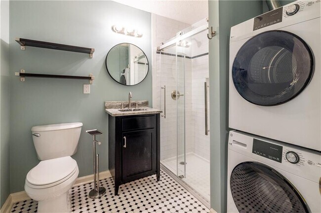 Building Photo - 897 Argonne Ave NE