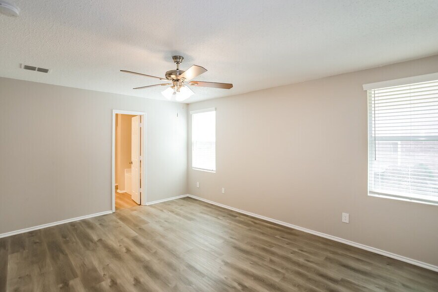 Building Photo - 1824 Lariat Dr