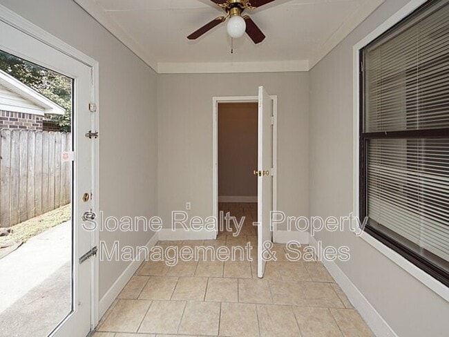 Building Photo - 204 A Miami St