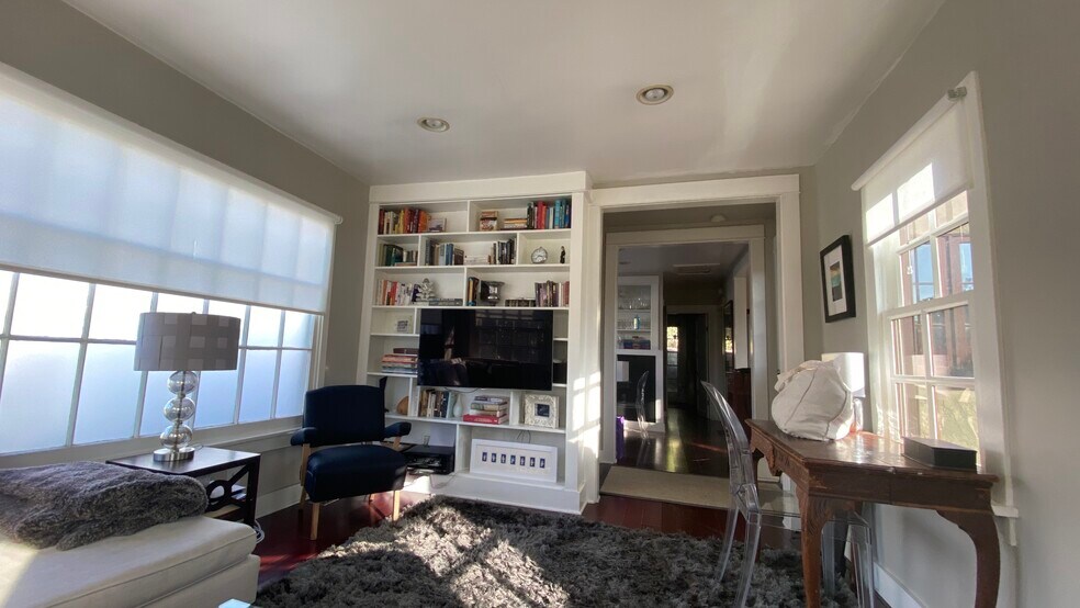 Building Photo - 1316 N Occidental Blvd